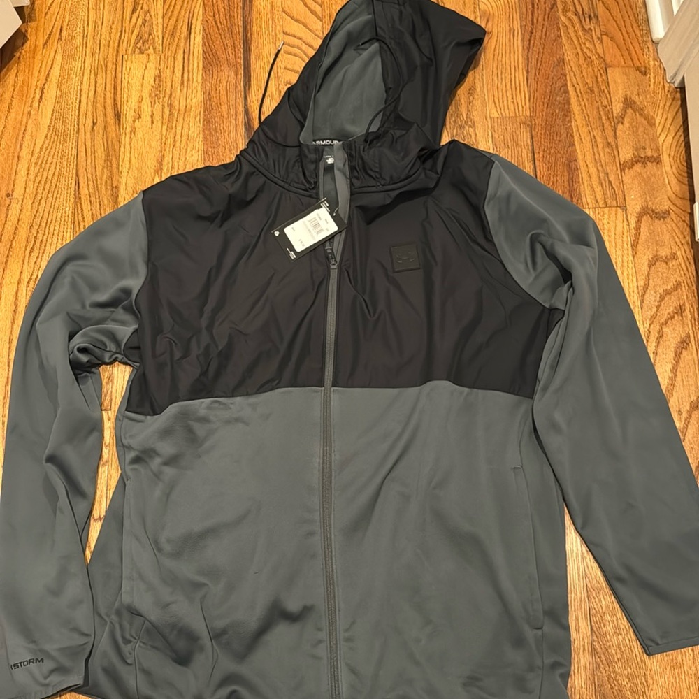 New with tags Men’s Under Armour light jacket